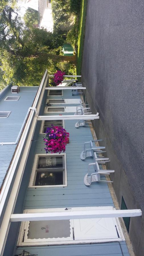 Inn Between The Beaches & Villager York Exterior photo