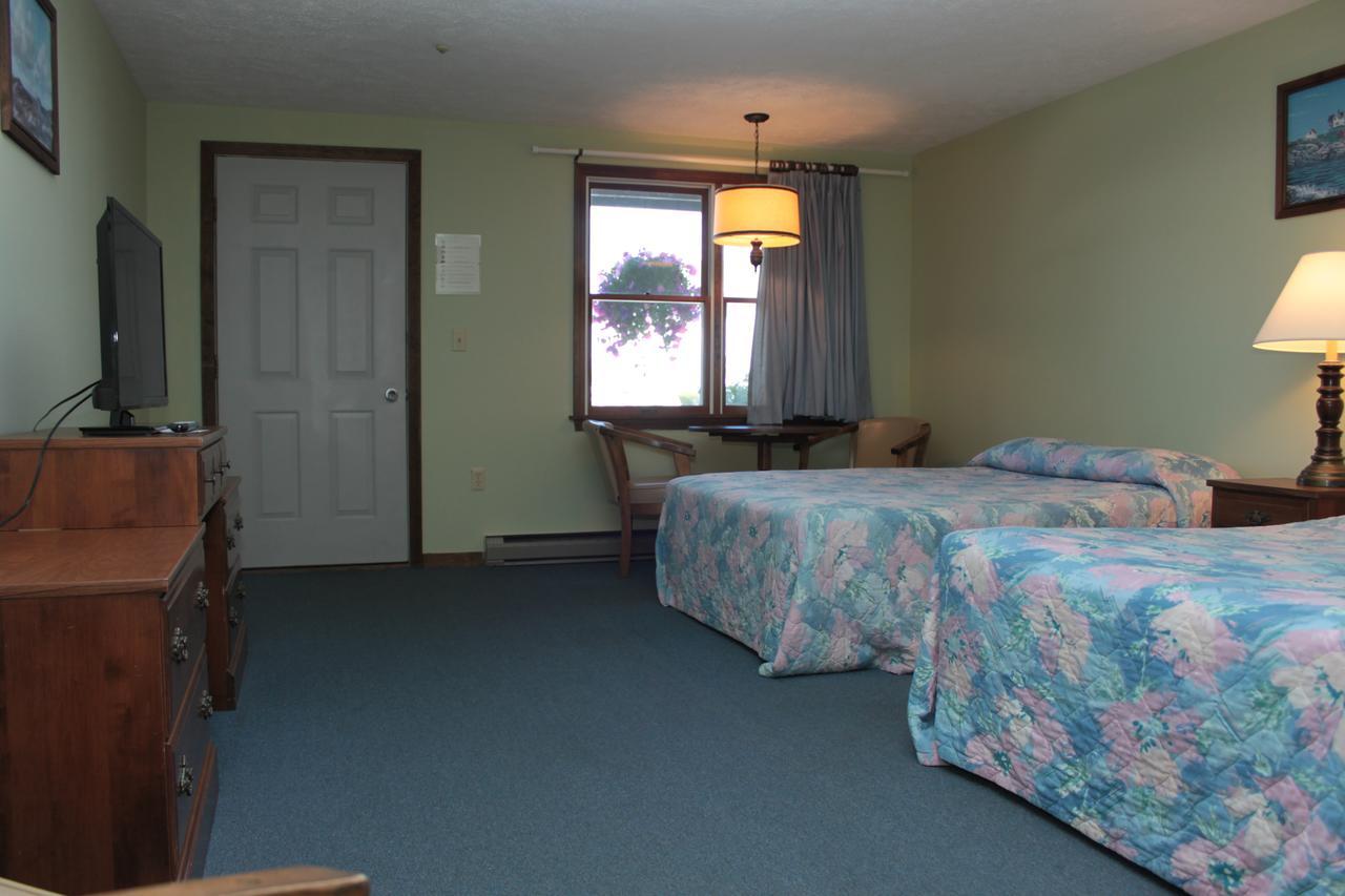Inn Between The Beaches & Villager York Exterior photo