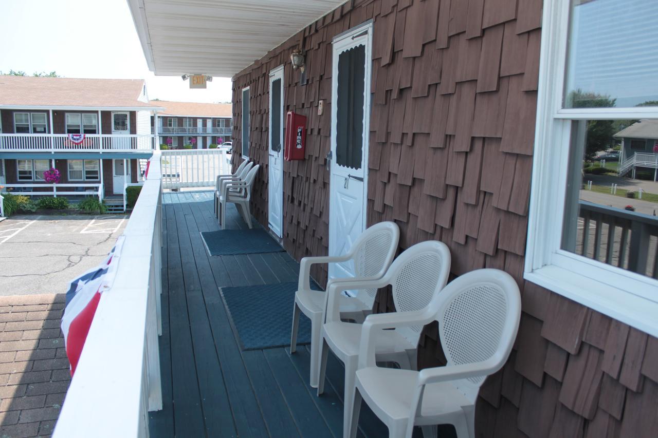 Inn Between The Beaches & Villager York Exterior photo