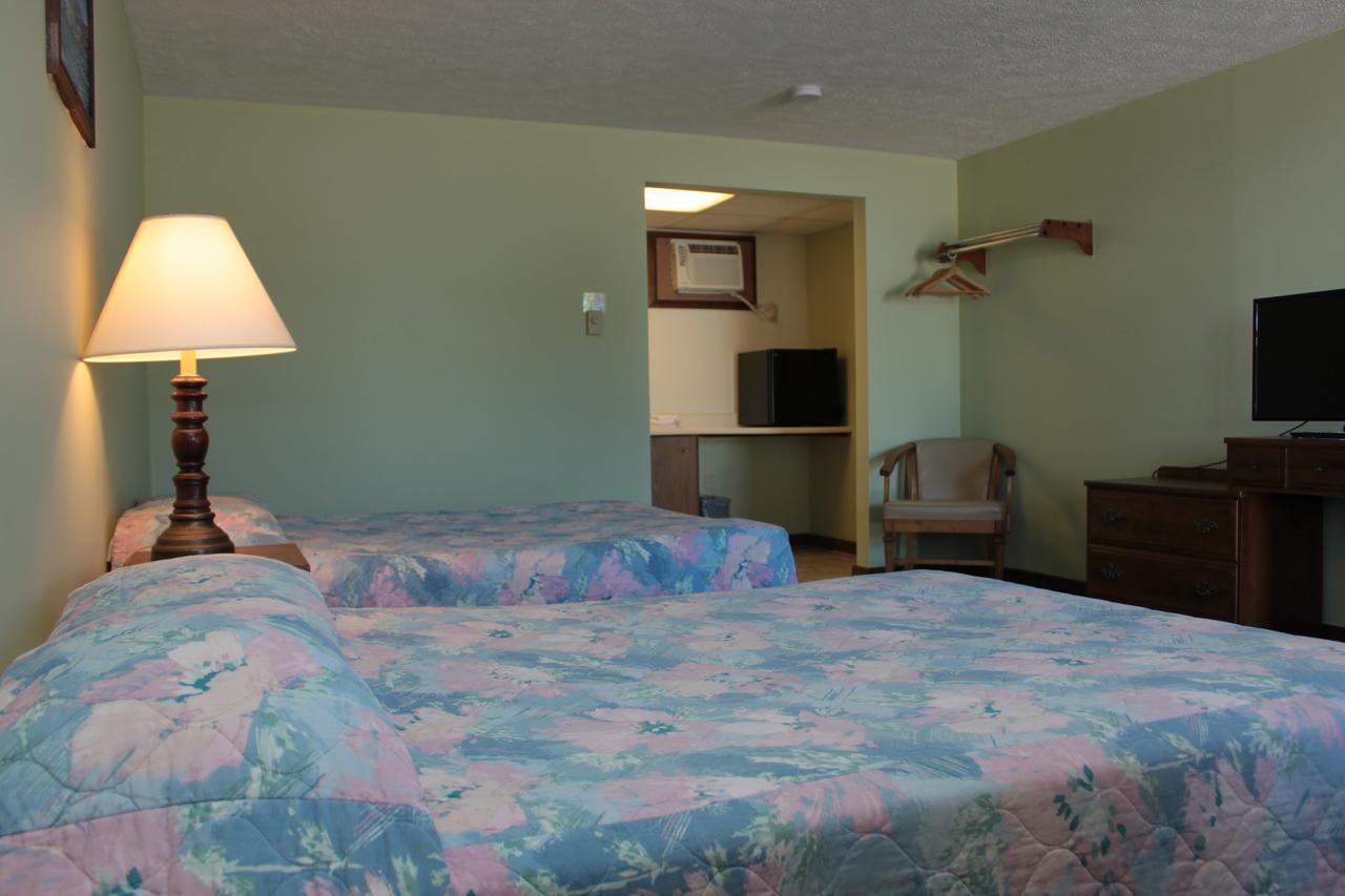 Inn Between The Beaches & Villager York Exterior photo