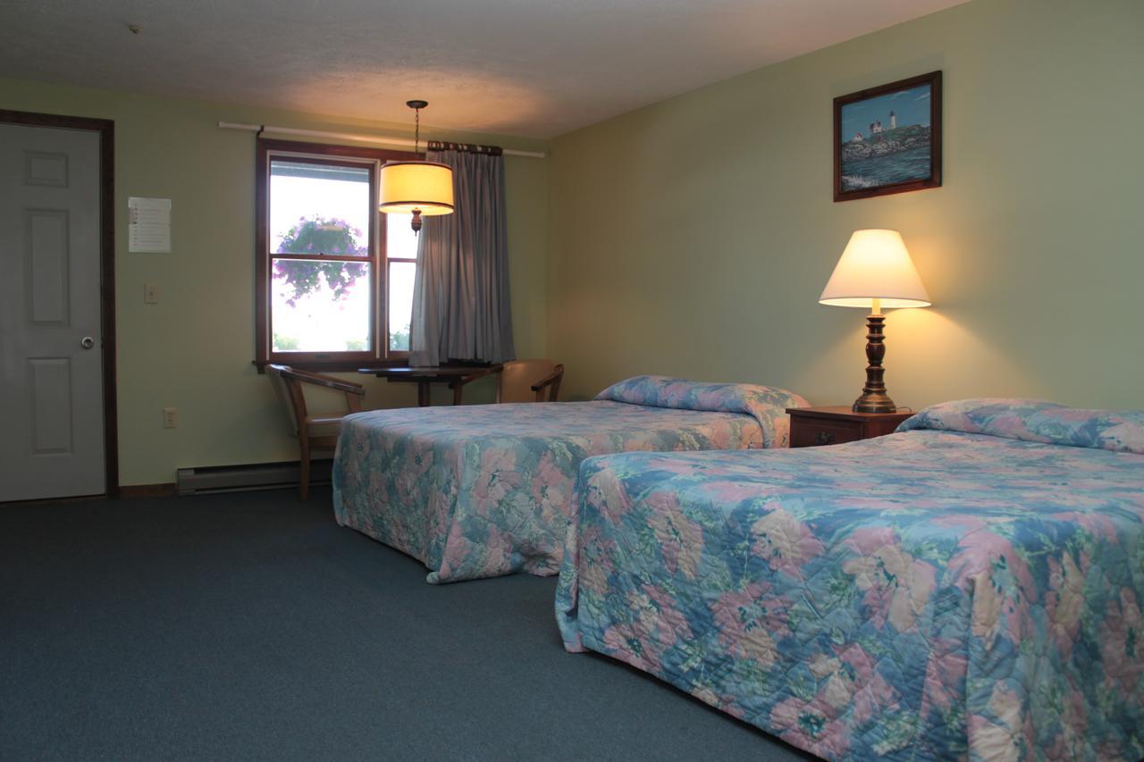 Inn Between The Beaches & Villager York Exterior photo