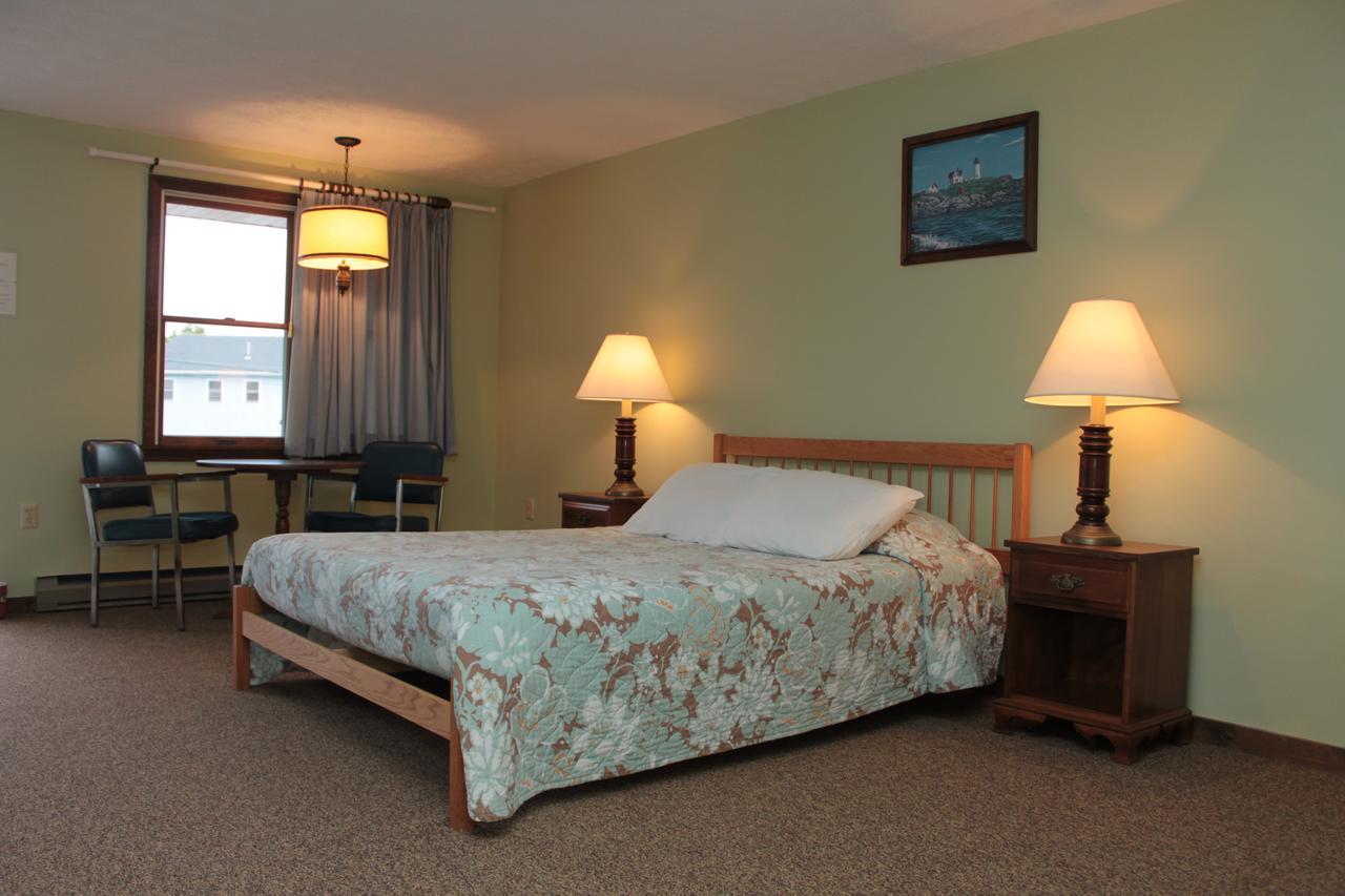 Inn Between The Beaches & Villager York Exterior photo