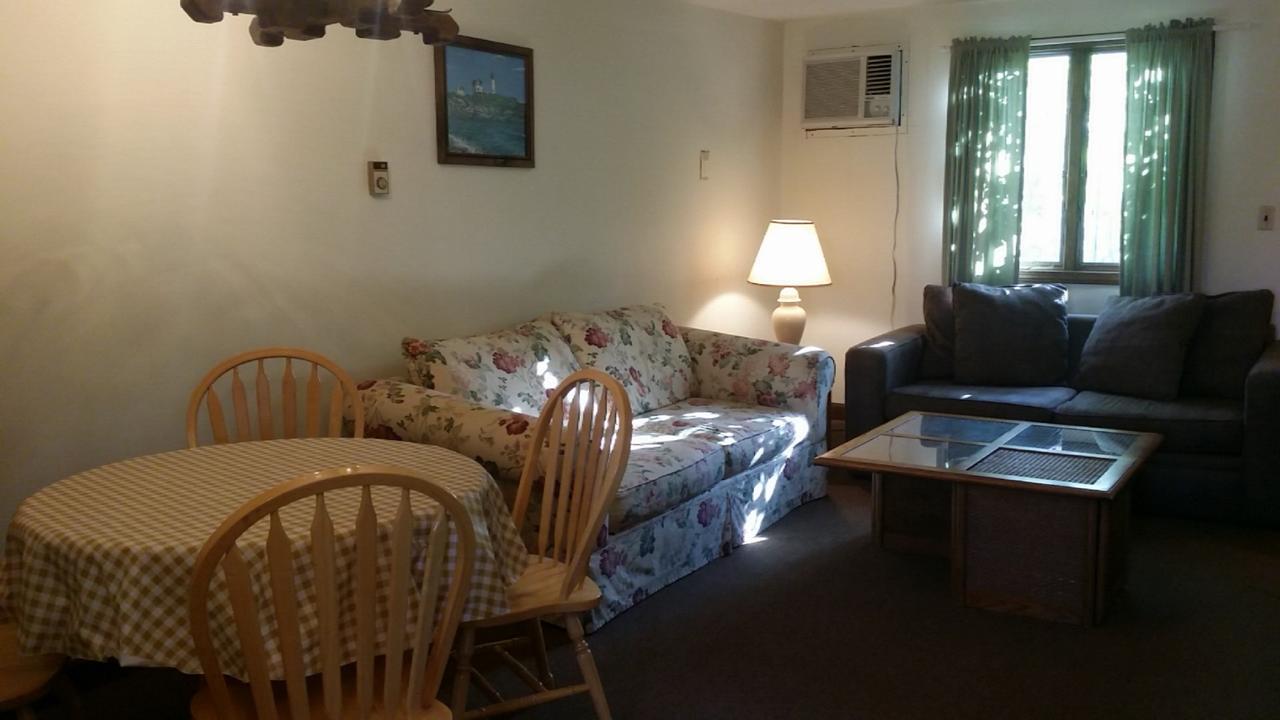 Inn Between The Beaches & Villager York Exterior photo